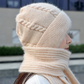 All-in-One-Strickmütze und Schal